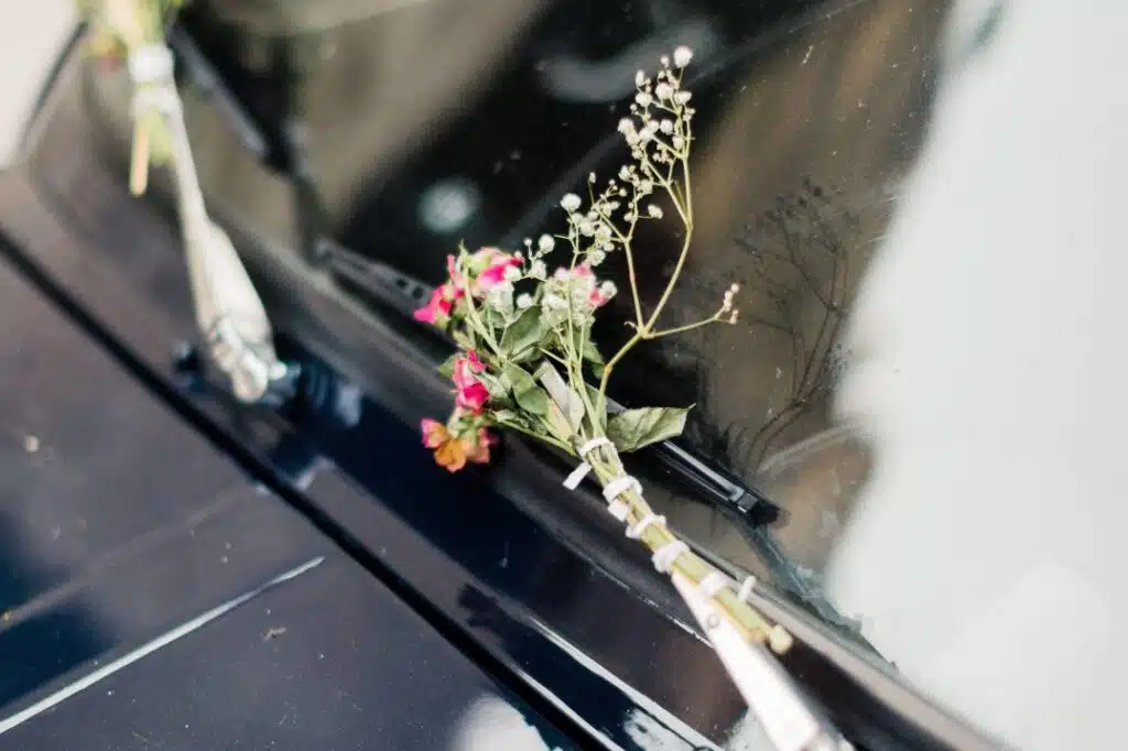 Décoration voiture mariage fleurs - 10 jolies façons de décorer sa